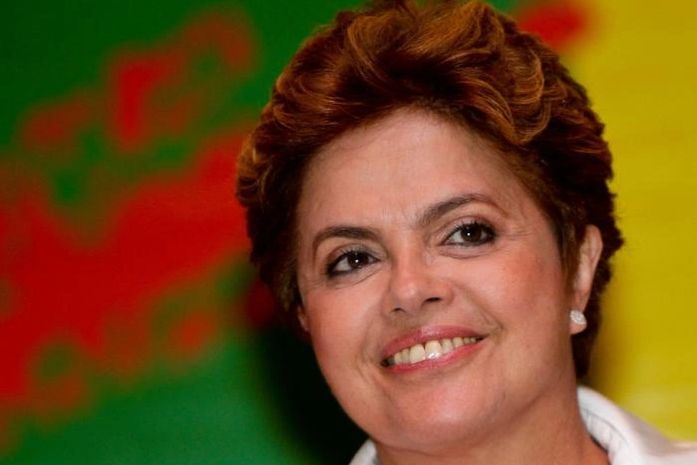 Críticas por ter cedido a Collor e Sarney fazem Dilma mudar opinião novamente
