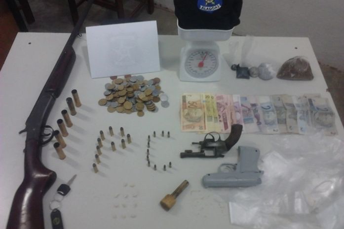 Polícia prende traficante com armas e drogas no Sertão