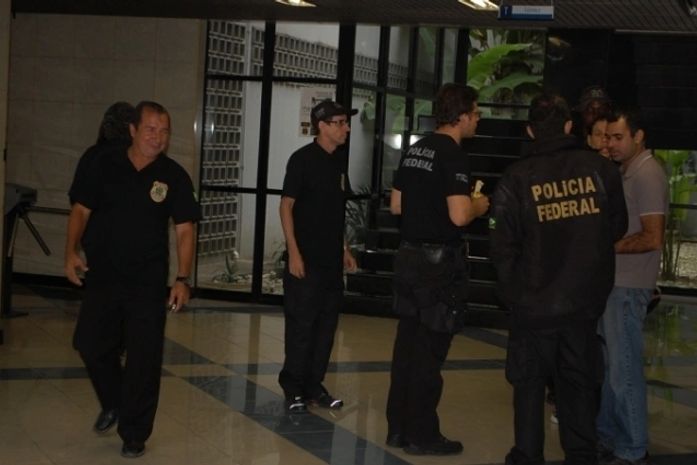 Presos foram levados à sede da PF, em Jaraguá