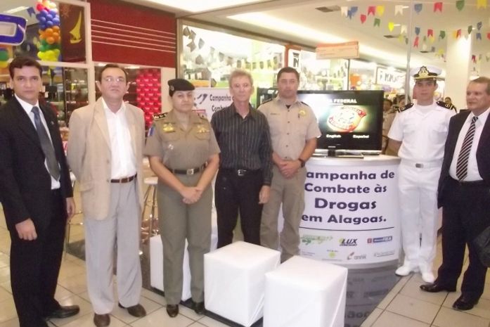 Autoridades no lançamento da Semana Nacional sobre drogas