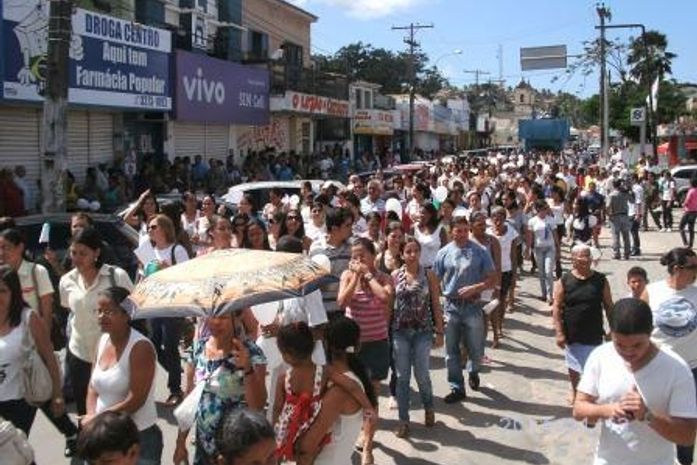 Dirigentes do CDL em Coruripe reune quase 2.000.00 Pessoas durante a caminhada pela Paz