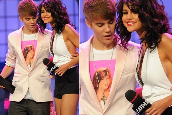 Justin Bieber não resiste ao decote de Selena Gomez e dá uma 'conferida'