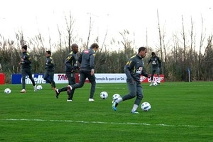 Sob o frio argentino, seleção brasileira realiza primeiro treino para a Copa América