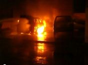 Vídeo exclusivo mostra carros incendiados. Suspeita é de ato criminoso