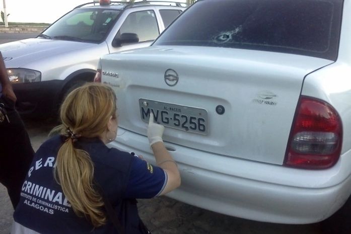 Veículo atingido pelos disparos