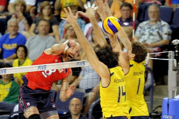 Estados Unidos vence e adia classificação brasileira na Liga Mundial de Volêi