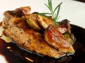 Peito de frango ao molho de vinho do porto. Um prato chique