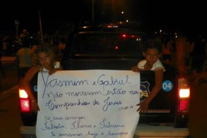 Comoção marca enterro de crianças mortas em Delmiro Gouveia