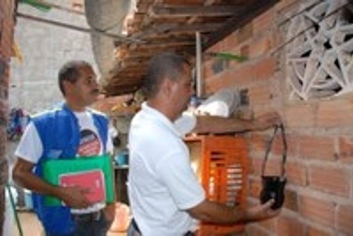 Armadilhas são instaladas para capturar mosquito da dengue em Japaratinga
