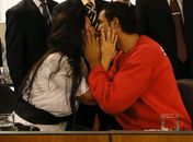 ngrid Oliveira e goleiro Bruno se beijam nesta terça-feira (28), em sessão para prestar esclarecimentos sobre denúncia de venda de habeas corpus. 