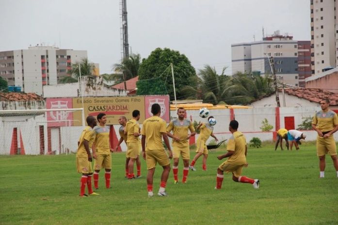 CRB treina no Rei Pelé e se aproxima de acertar contratações