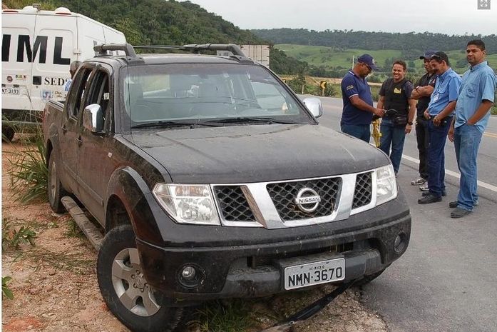 Assaltante morre durante troca de tiros após explodir caixa eletrônico