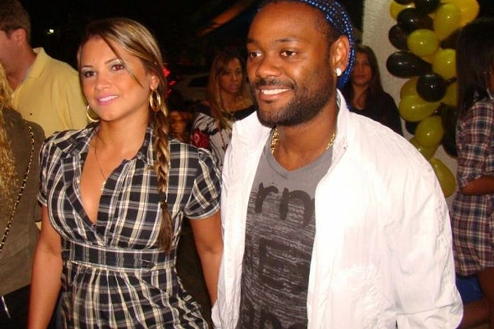 Recém-separado, Vagner Love leva namorada à festa junina
