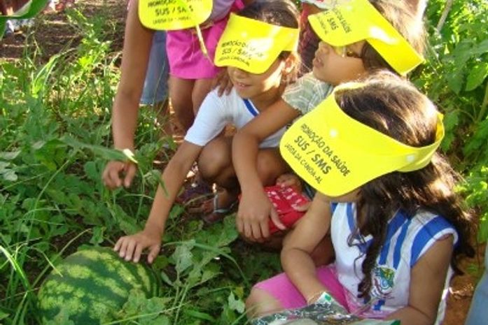Crianças de Lagoa da Canoa recebem orientações sobre agricultura familiar