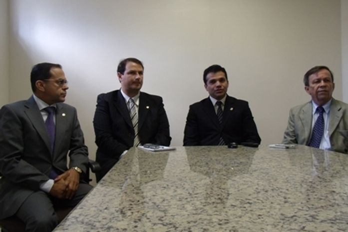 Deputados querem finalizar relatório em setembro e afirmam que darão resposta