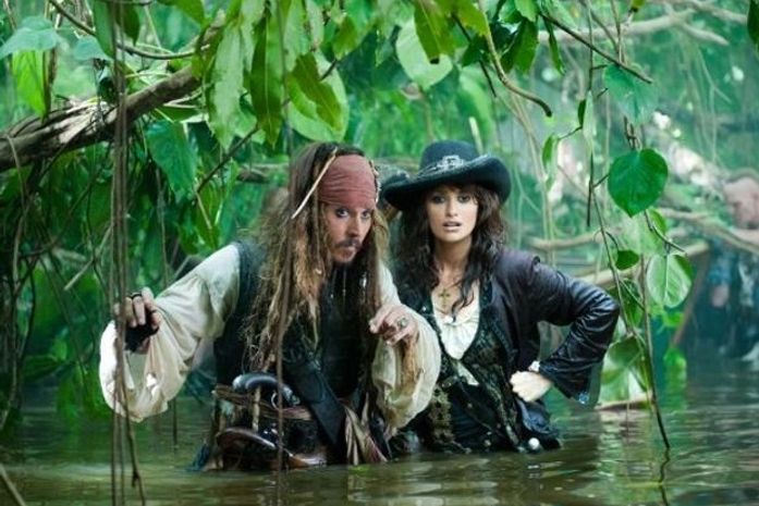 Penélope Cruz e Johnny Depp em cena do 'Piratas do Caribe: Navegando em Águas Misteriosas'