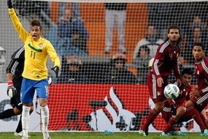 Quarteto ofensivo falha e Brasil decepciona em estreia contra Venezuela