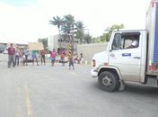 Moradores do Sítio Recreio bloqueiam entrada da Braskem
