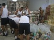 Quarenta toneladas de alimentos estão sendo selecionados por alunos da Polícia Militar 