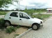 Veículo abandona no local 