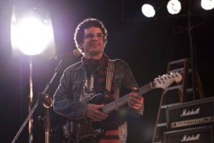Somos Tão Jovens, cinebio sobre Renato Russo, tem imagens divulgadas