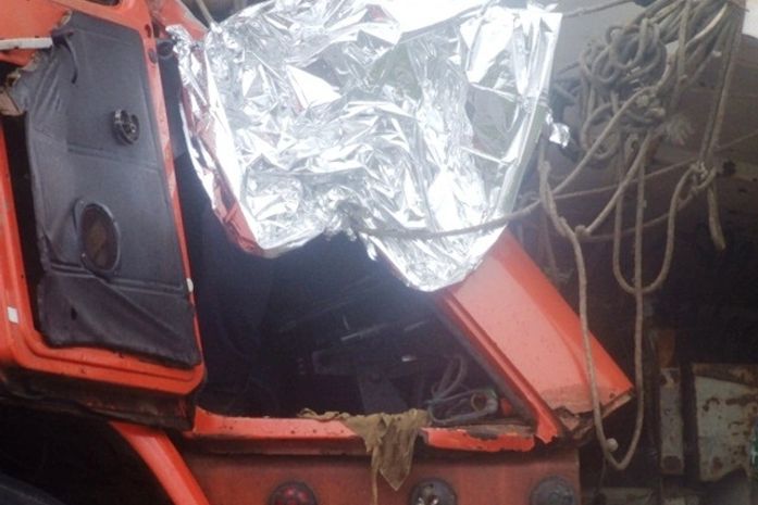 Motorista é esmagado após cilindro com nitrogênio despencar de carreta