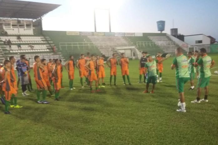 Devido a falha no envio de documentos, técnico Lino, que faz sua estreia dirigindo a equipe, não terá todos os jogadores a sua disposição.