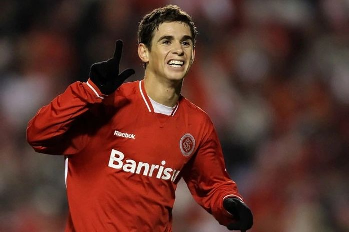 Oscar comemorar o gol.