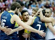 Brasil vacila novamente, mas vence EUA e vai à semi da Liga