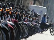 Lei proíbe empresas de cobrar e premiar pressa de motoboys