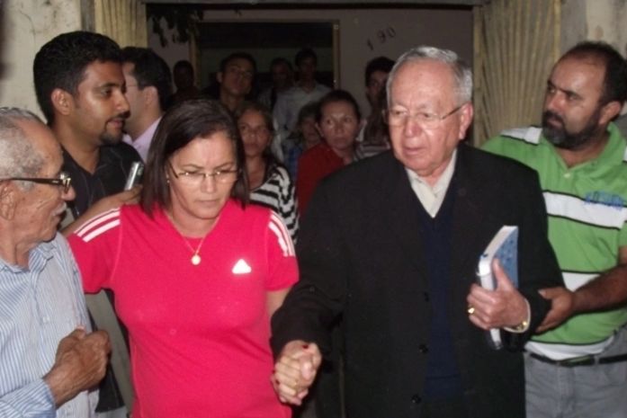 Sacerdotes recebem apoio de fiéis e Monsenhor diz:“Estou muito bem”