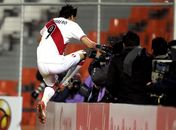 Peru vence o "mistão" do México e decide vaga na última roda