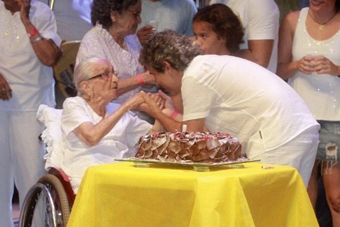 Dona Canô segue internada em Salvador
