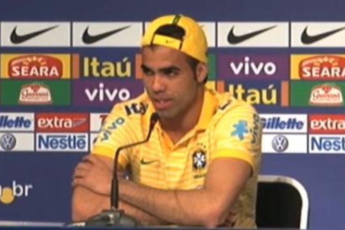 Jogador Sandro da Seleção Brasileira