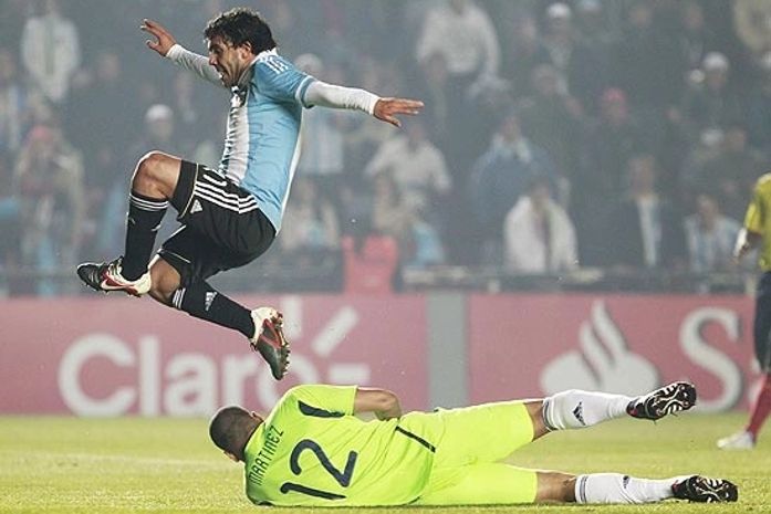 Diretor diz que Tevez é 'a amante argentina que está voltando'