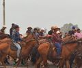 Encerrando as festividades na zona urbana, Casamento Matuto celebra a tradição histórica da cavalgada e das carroças enfeitadas em Girau do Ponciano
