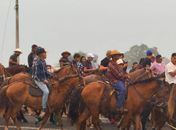 Encerrando as festividades na zona urbana, Casamento Matuto celebra a tradição histórica da cavalgada e das carroças enfeitadas em Girau do Ponciano