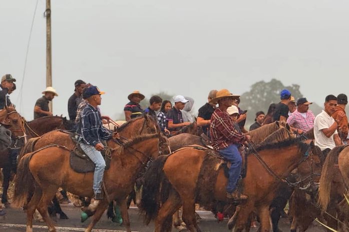 Encerrando as festividades na zona urbana, Casamento Matuto celebra a tradição histórica da cavalgada e das carroças enfeitadas em Girau do Ponciano