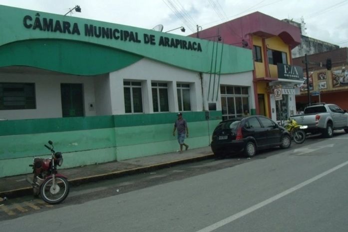 Veículos que estacionarem em frente à Câmara serão multados