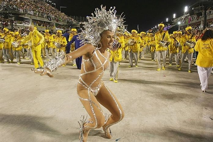 Presidente da Tijuca confirma Gracyanne como rainha e detona Galisteu
