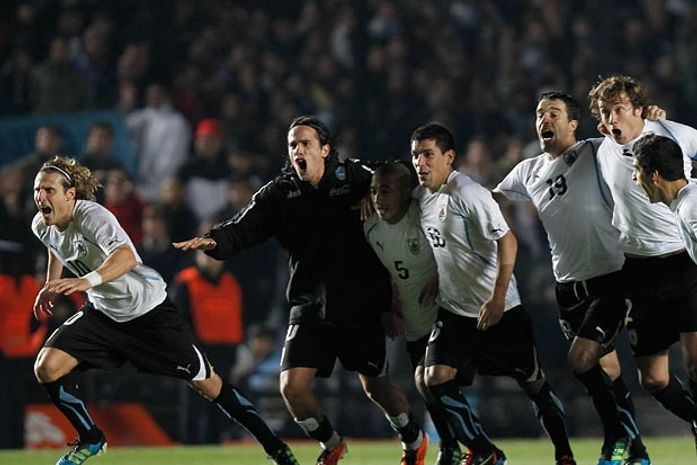 Uruguai vence e elimina dona da casa Argentina da Copa América