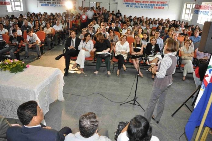 Entidades participam de ato em apoio à promotora Amélia Campelo