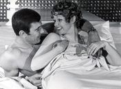 Ex-Bond girl morreu após beber ácido sulfúrico