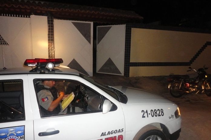 Bandidos arrombam residência no Loteamento Luar do Francês