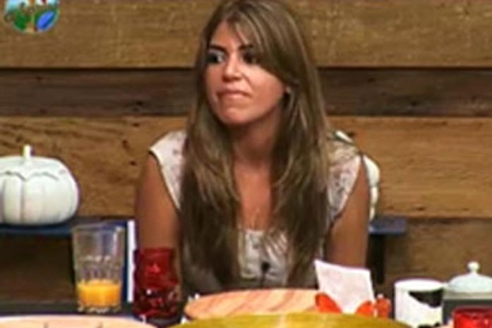 Raquel vira 'Bruna' e ensina técnica picante da ex-profissão