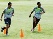 Ronaldinho Gaúcho e Thiago Neves podem pegar gancho por forçarem cartão