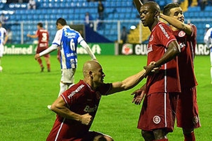 De virada, Internacional vence o Avaí na Ressacada