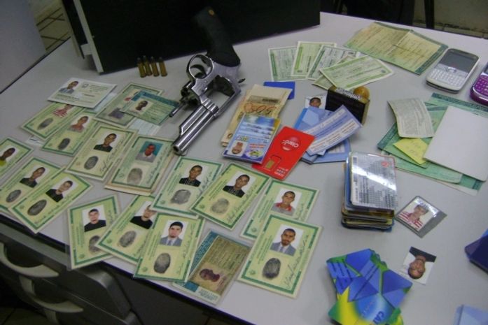 Acusados de homicídios e falsificação de documentos são presos em operação