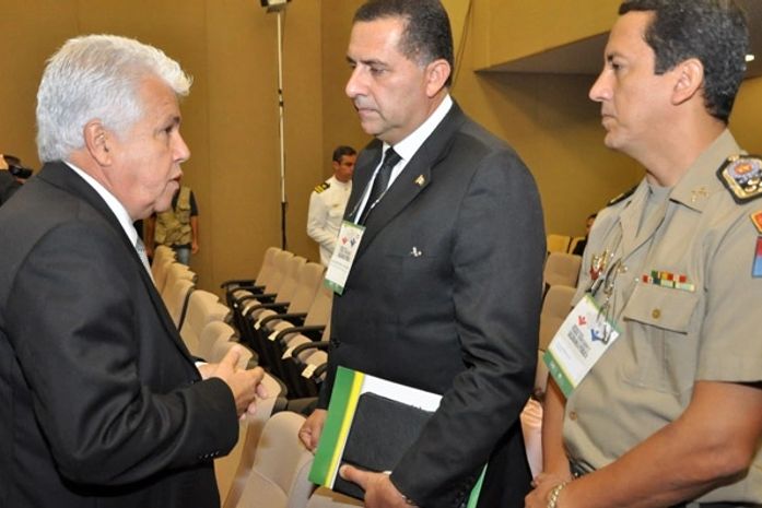 Vice-governador, José Tomaz Nonô, e coronel Dário César já estão presentes no evento.