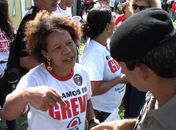 Servidores da Ufal realizam protesto durante visita de Dilma